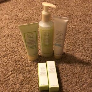 Mary Kay satin hands and lips set